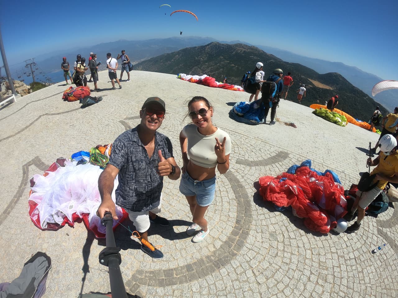 Ölüdeniz üzerinde sakin tandem uçuş